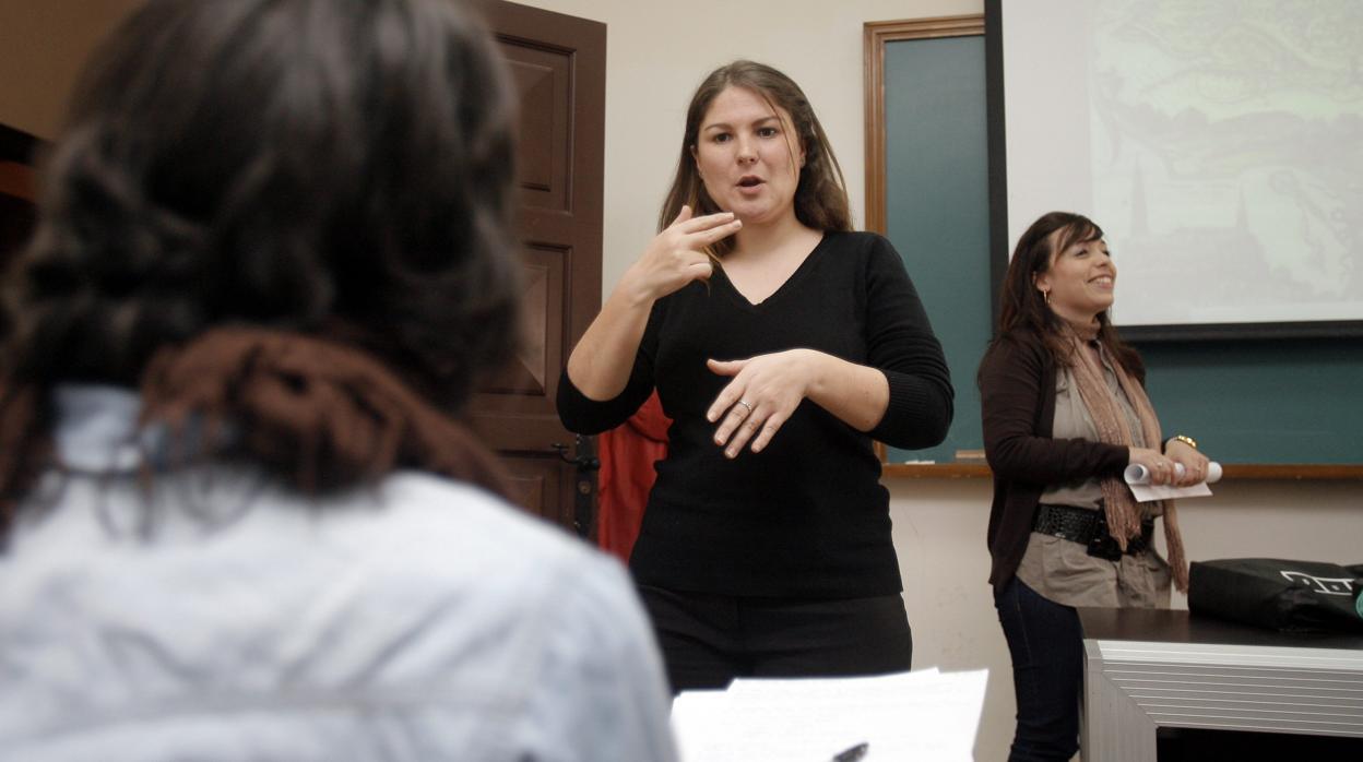 Azahara Naranjo, intérprete de lenguaje de signos