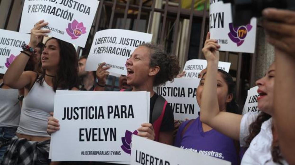 Imagen de archivo de una concentración llevada a cabo durante el caso de Evelyn Hernández