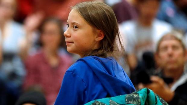 Aparece un muñeco con el rostro de Greta Thunberg colgando de un puente en Roma