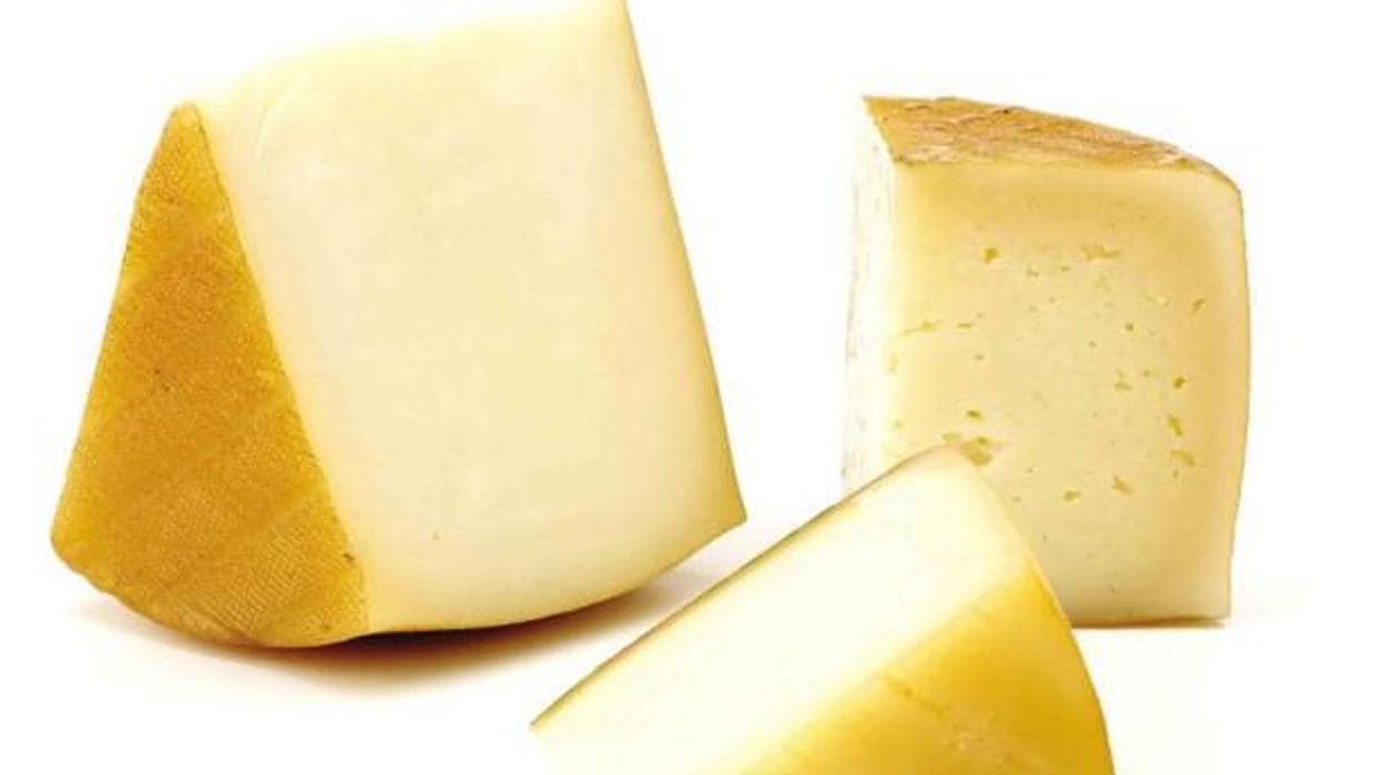 Sanidad retira trece nuevos lotes de queso de leche cruda de vaca por listeria y E.coli