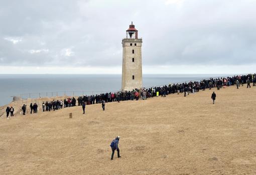 Expectación por el traslado del faro