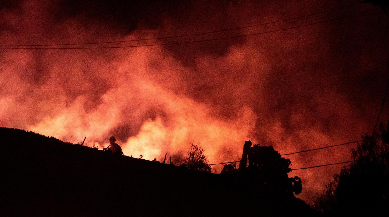 Vista de los incendios, que han obligado a evacuar a miles de personas