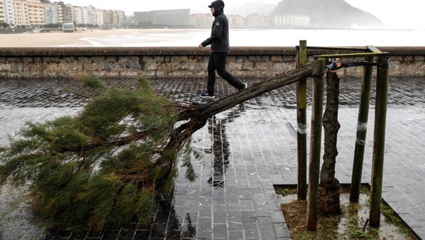 El fuerte viento continúa y pone en aviso a 21 provincias