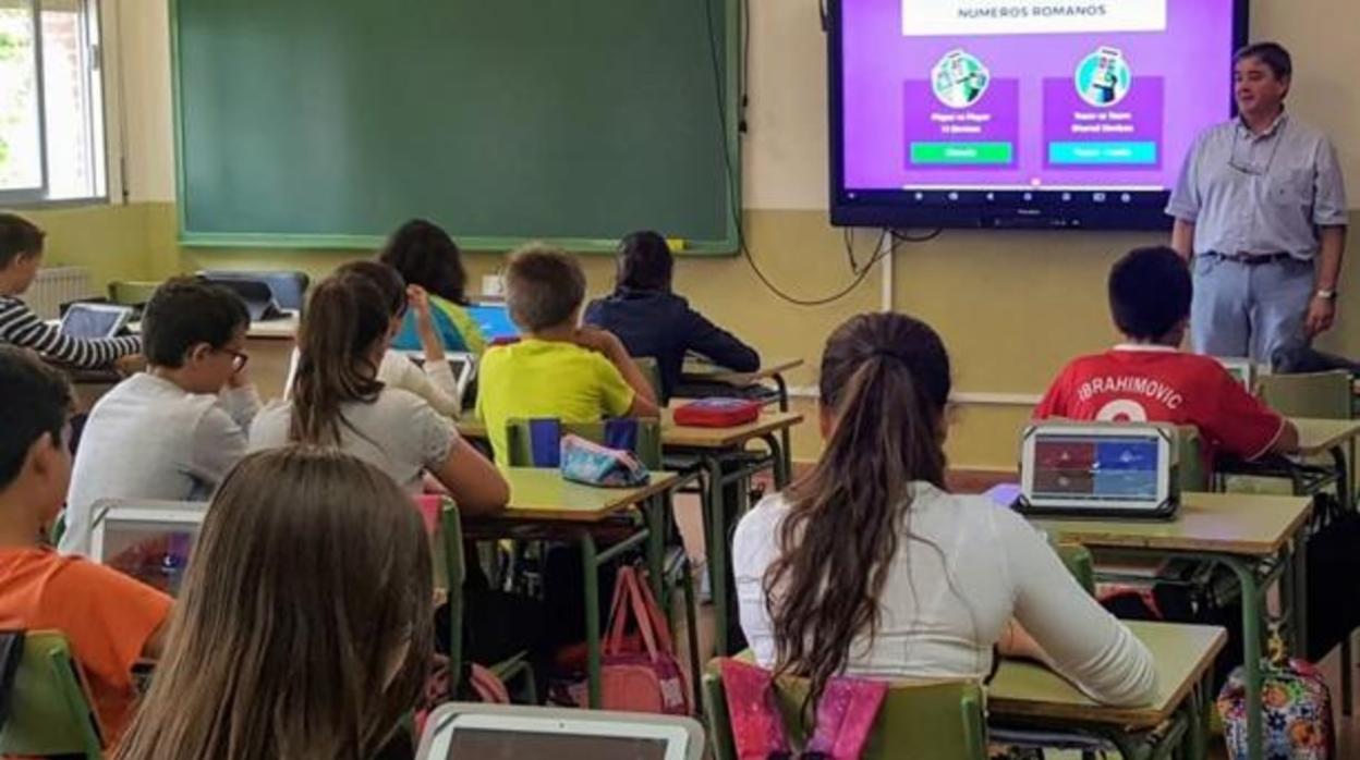 La plataforma por la escuela pública pide a los partidos posicionarse en contra el «PIN parental» de Vox