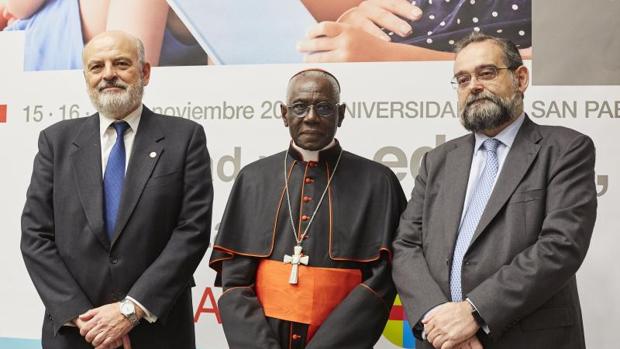 El cardenal Sarah defiende la educación católica ante la tendencia de los estados a convertirla «en herramienta ideológica»