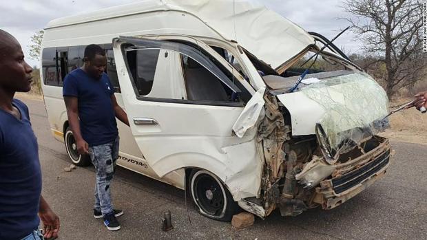 Un turista suizo muere en un accidente con una jirafa en el Kruger