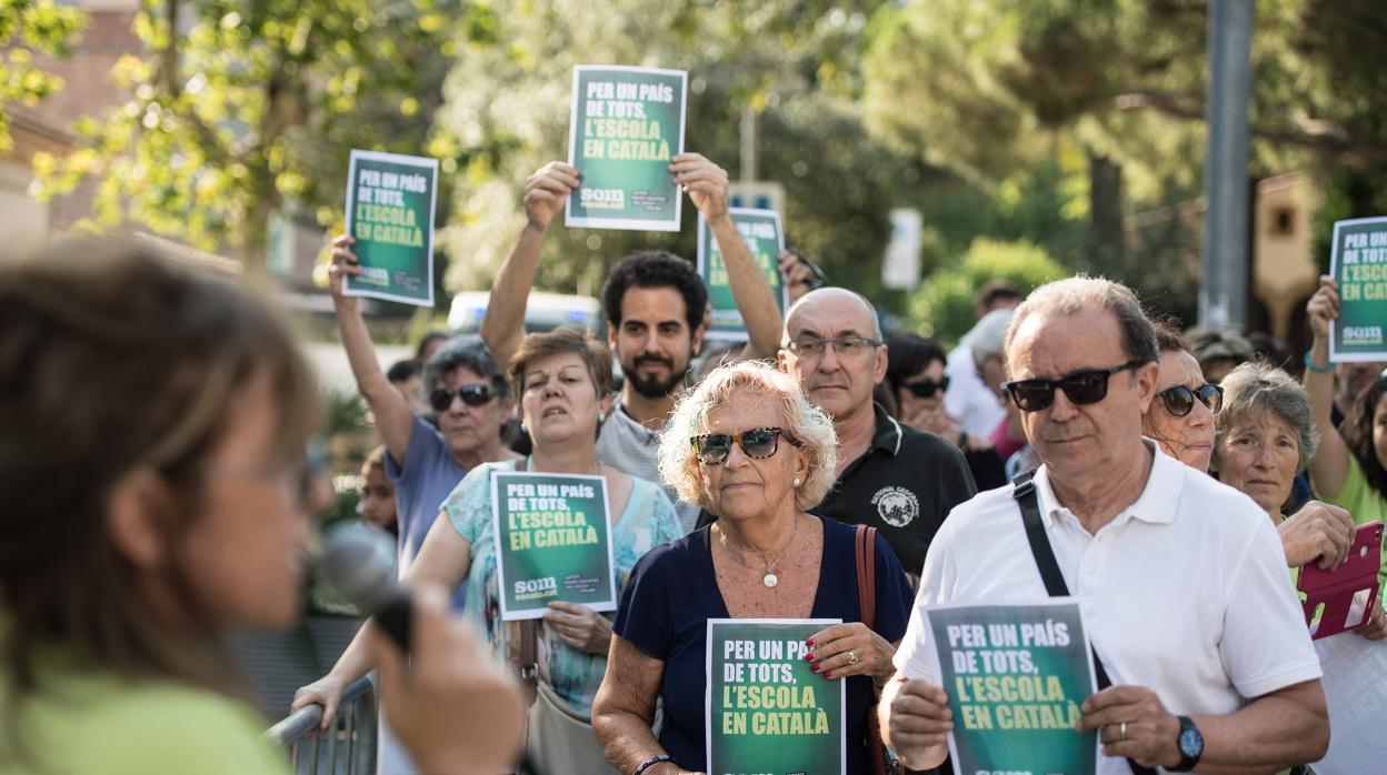 Protesta en contra del bilingüismo en Castelldefels, en la provincia de Barcelona