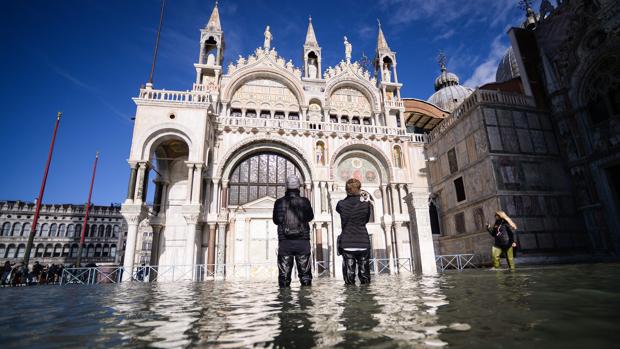 Cierran la Plaza San Marcos de Venecia ante el riesgo de mayores inundaciones