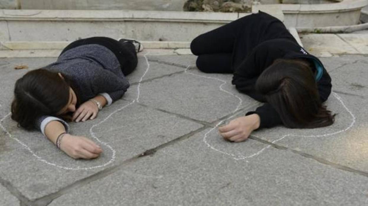 Imagen de archivo de una acción de niños en contra de la violencia machista