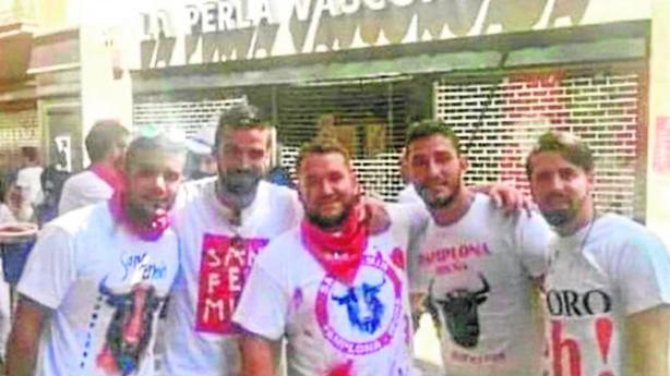 Tres años y tres meses de cárcel para dos miembros de la Manada por grabar la violación grupal de Sanfermines