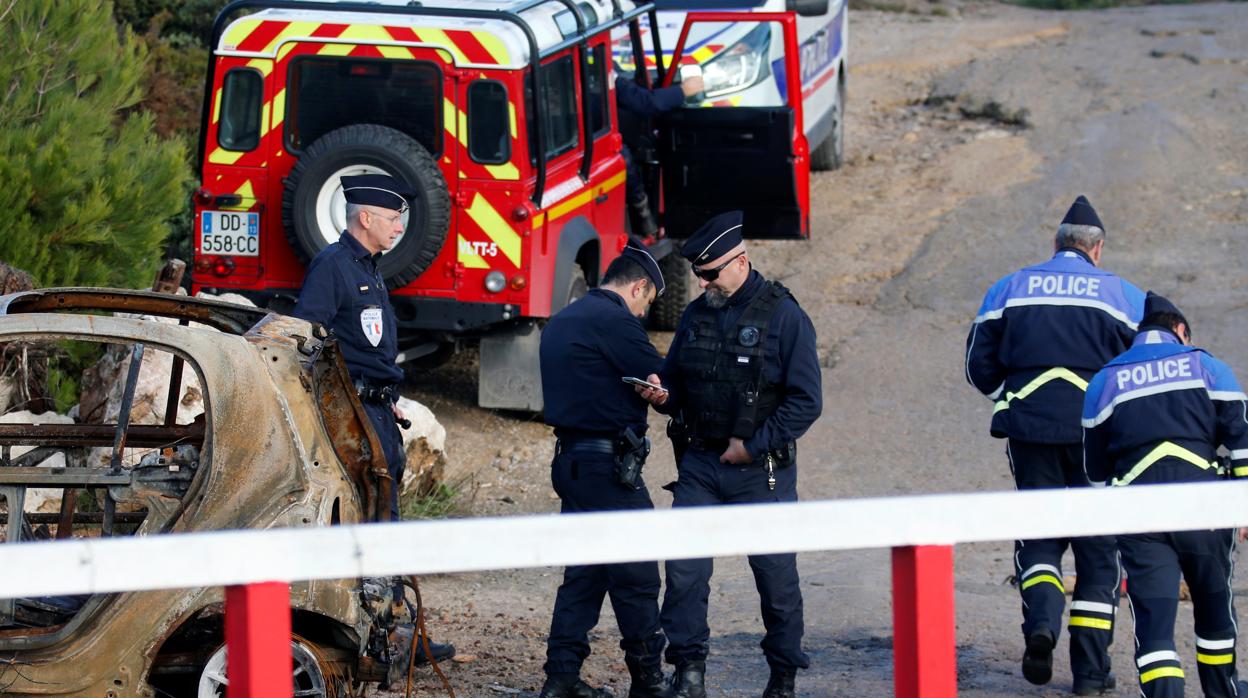 La policía francesa aseguró el área donde se estrelló el helicóptero con tres agentes que iban a hacer un rescate, en la localidad de Rove