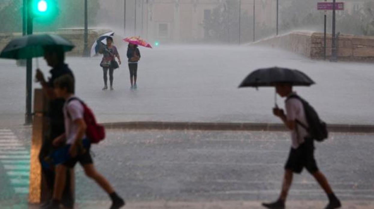 La estabilidad regresa este viernes aunque seis provincias estarán en riesgo por oleaje, lluvias y viento