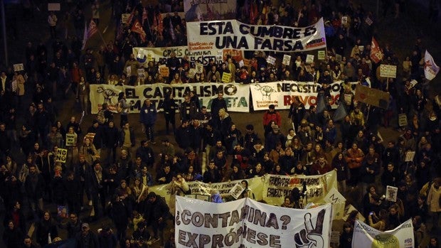 La izquierda politiza una marcha por el clima con miles de personas