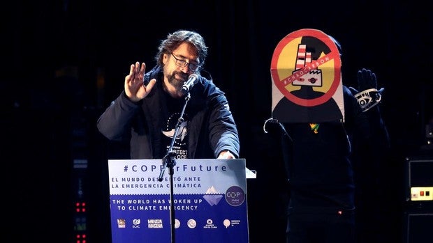 Bardem politiza la Marcha por el Clima para cargar contra el «estúpido» de Almeida