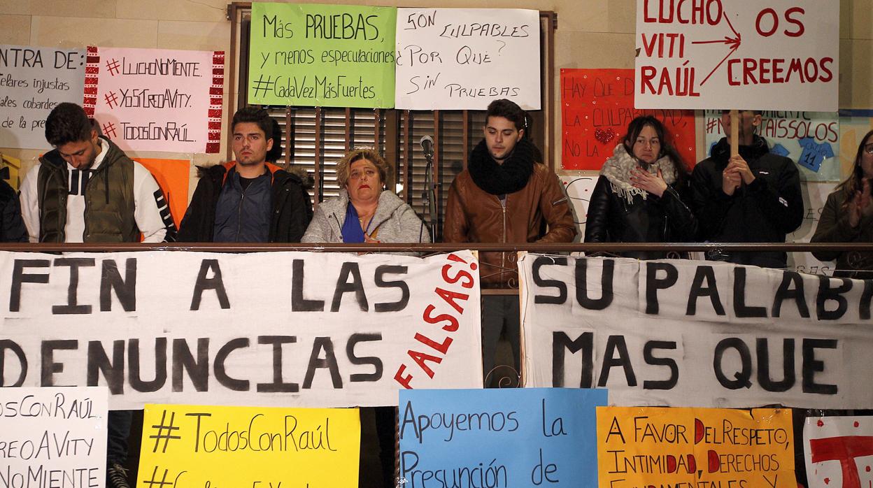 manifestación en apoyo a Raúl Calvo