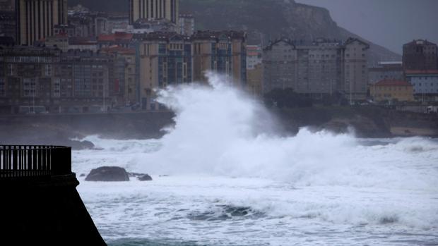 Hasta 38 provincias están este lunes en alerta por lluvias, viento, nieve y olas