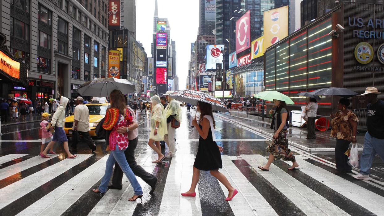 Una arquitecta muere golpeada al desprenderse parte de la fachada de un edificio de Times Square