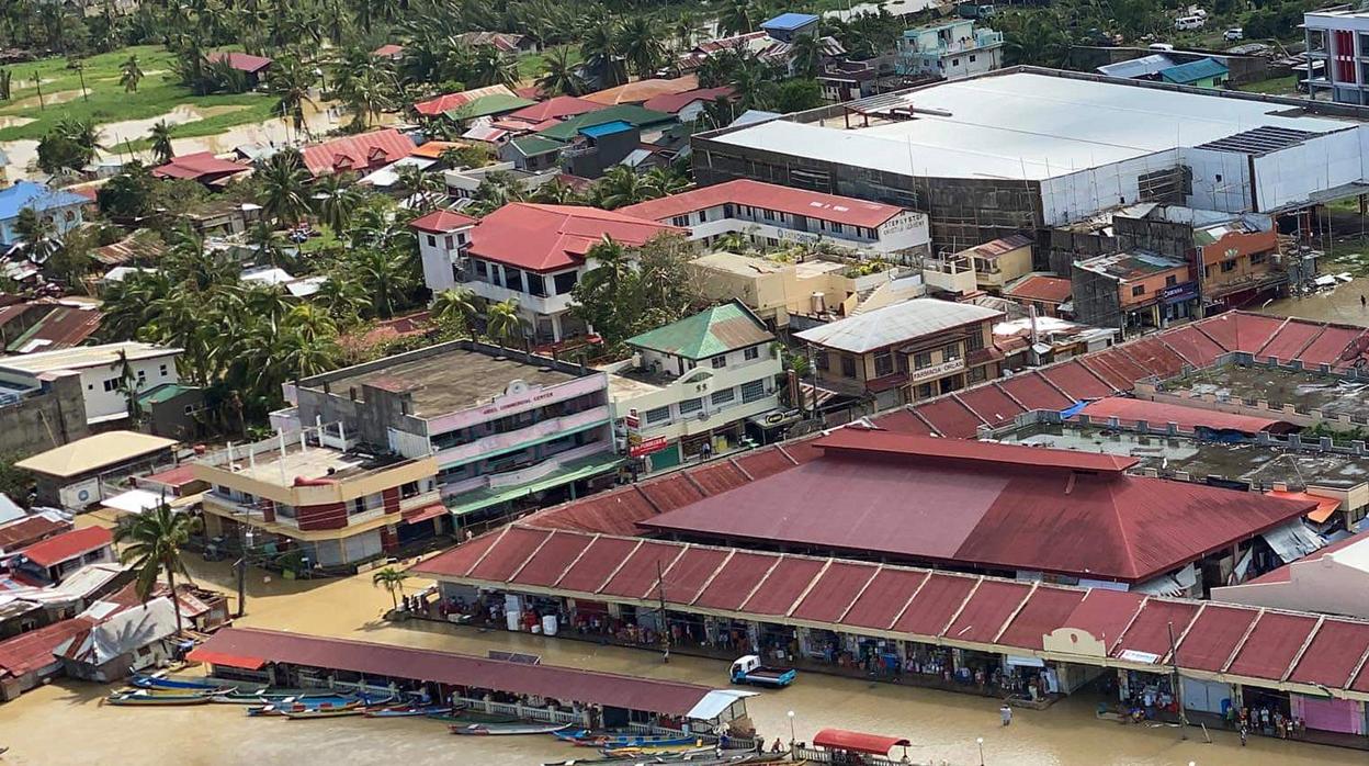 Vista aérea de los destrozos del tifón Úrsula a su paso por Filipinas