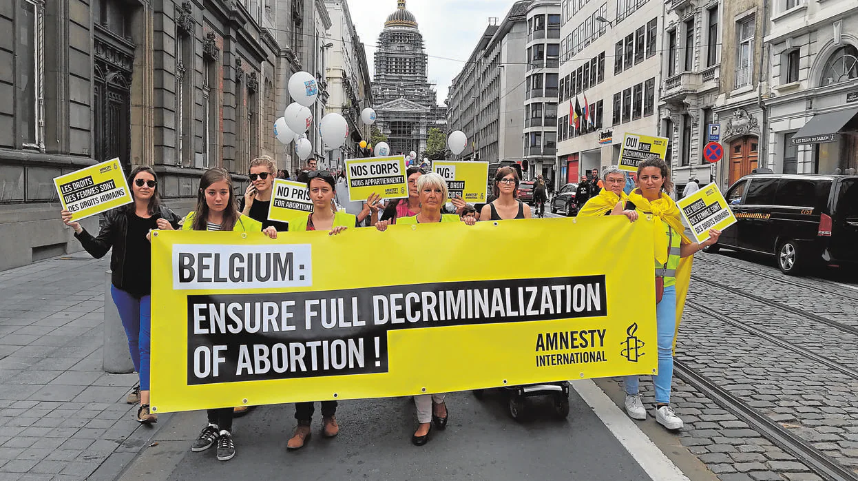 La reforma del aborto en Bélgica complica la crisis política