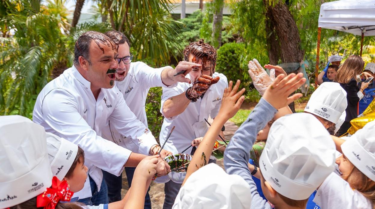 Ángel León, cuyo restaurante Aponiente cuenta con tres estrellas Michelin, es uno de los chefs colaboradores