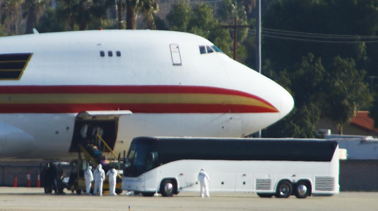 Pánico a volar a China mientras los extranjeros son evacuados