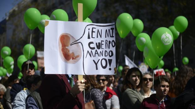 Un juez condena a la patronal del aborto por mentir sobre los riesgos de la interrupción del embarazo