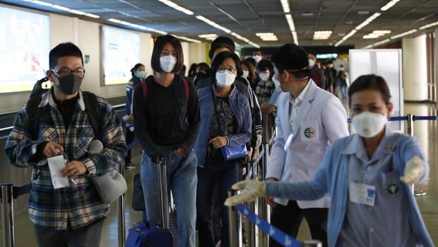 Tailandia prohíbe el desembarco de un crucero con 2.000 personas por riesgo de coronavirus