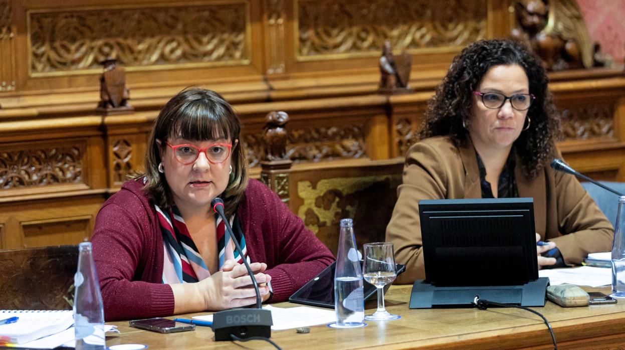 La vicepresidenta del Consell de Mallorca, Bel Busquets, junto a la presidenta, Catalina Cladera