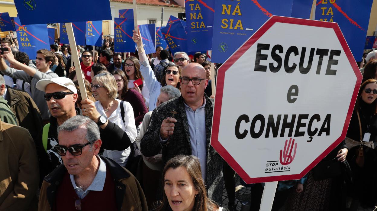 Manifestación a las puertas del Parlamento este jueves