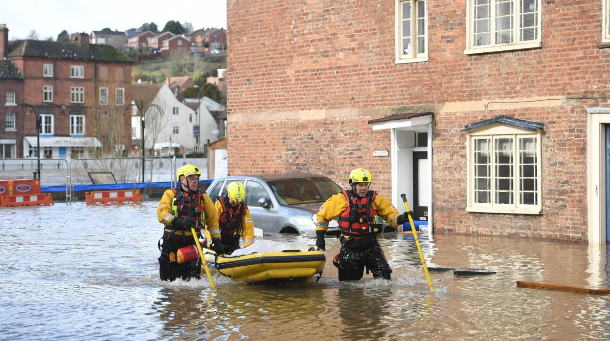 Equipos de rescate en Reino Unido