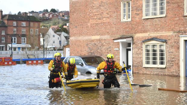 Las lluvias en Reino Unido no dan tregua y son centenares los afectados por las inundaciones