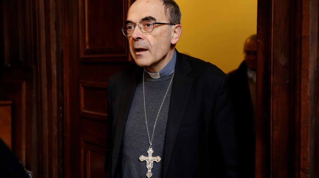 El Papa acepta la renuncia del cardenal francés Philippe Barbarin, absuelto de ocultar abusos