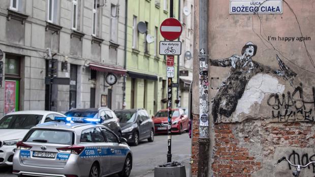 Polonia desinfecta las calles y el transporte público con vodka