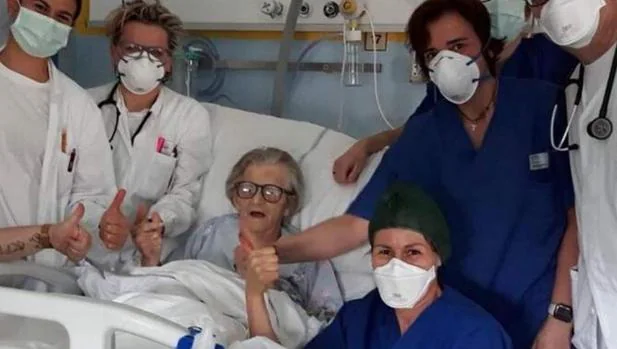 Una anciana de 95 años, «símbolo de la resistencia italiana»: sobrevive al coronavirus y lo comparte