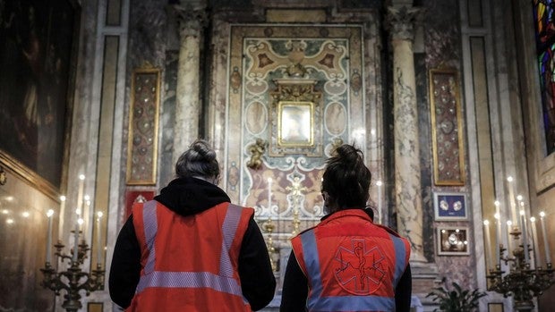 Casi mil muertos en Italia en un día, pero la cifra de nuevos contagios de coronavirus se mantiene estable