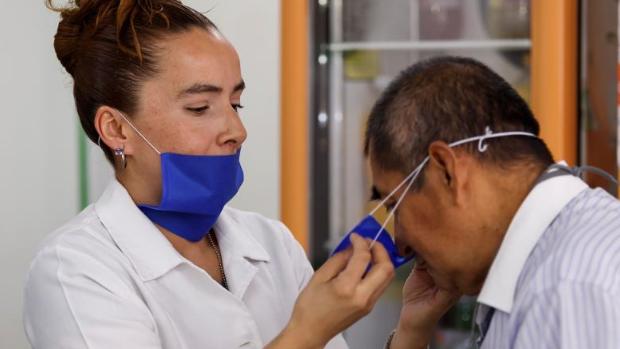 La OMS detalla los modos de contagio del coronavirus: ¿se transmite por el aire? ¿Sirven las mascarillas?