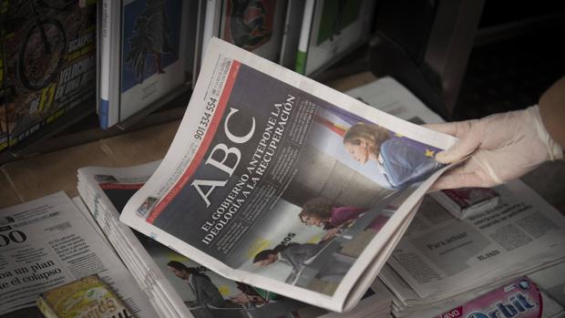 ABC reconstruye en su edición de mañana cómo ha sido la compra de material defectuoso por parte del Gobierno