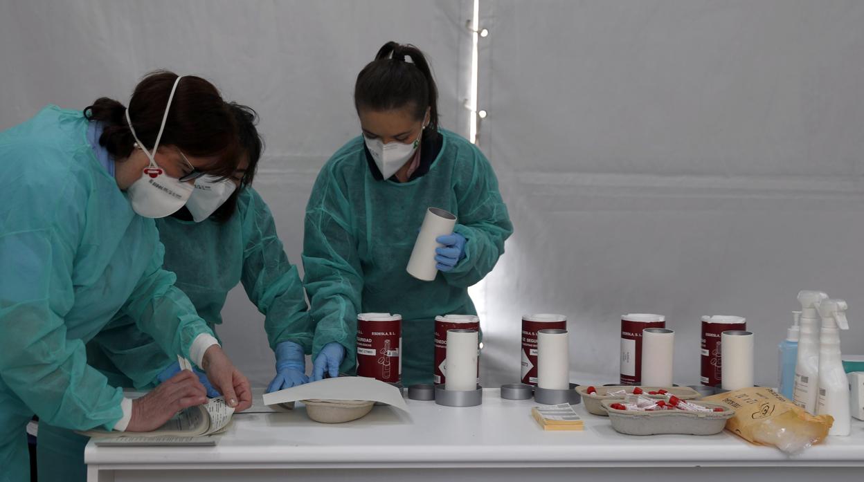 Varias enfermeras en un hospital durante el coronavirus