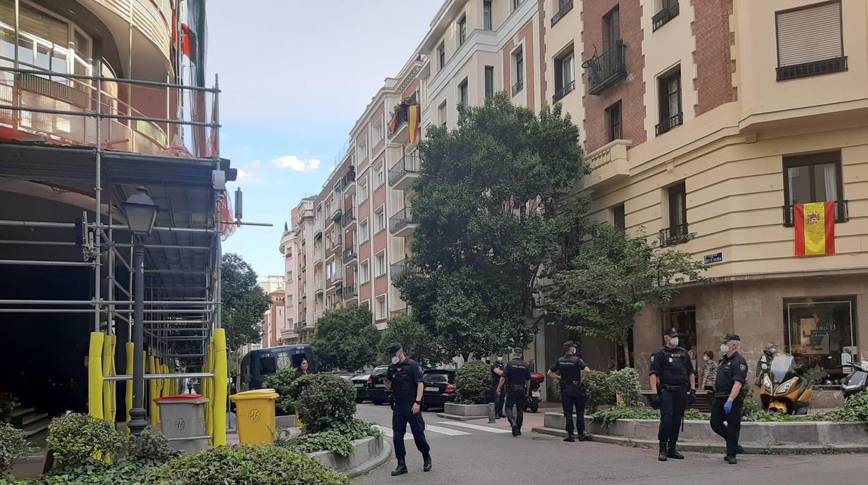 Dispositivo policial en los alrededores de Núñez de Balboa minutos antes de que empezase la cacerolada