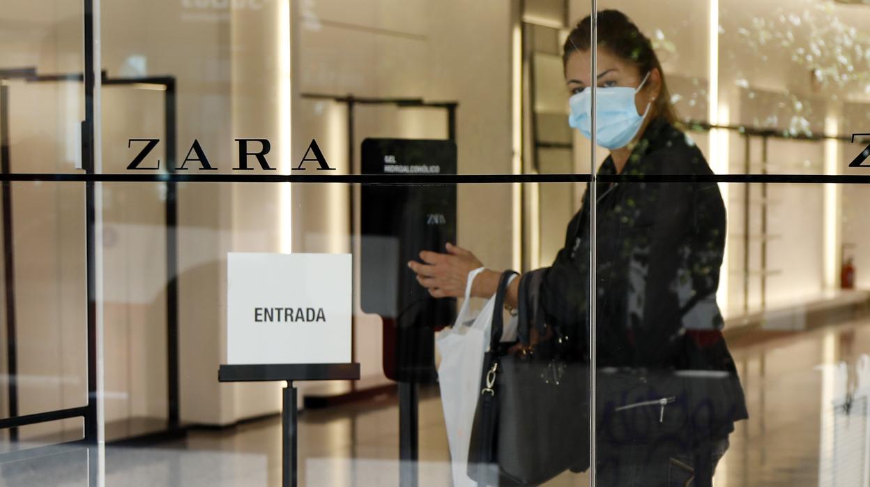 Establecimiento Zara con parte del local vacío