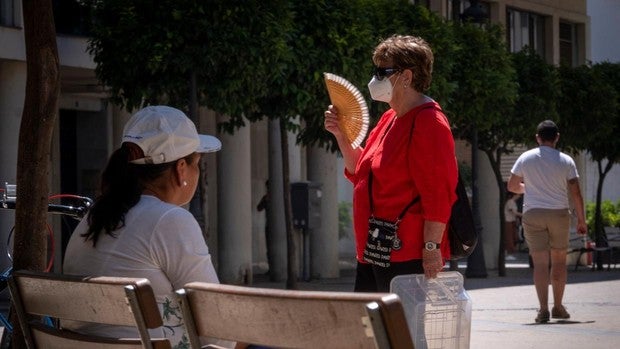 Calor de verano para el fin de semana: 35ºC en parte de la península y tormentas en el norte