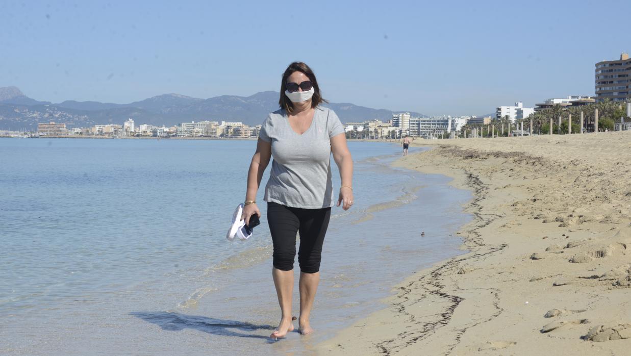 La Playa de Palma ofrece estos días imágenes insólitas de sus arenales casi desiertos