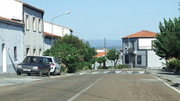 Cedillo, el pueblo que cortó el tráfico para brindar por su economía