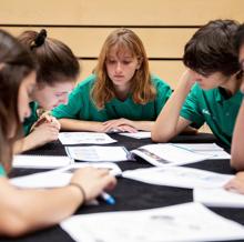 Estudiantes en el campus