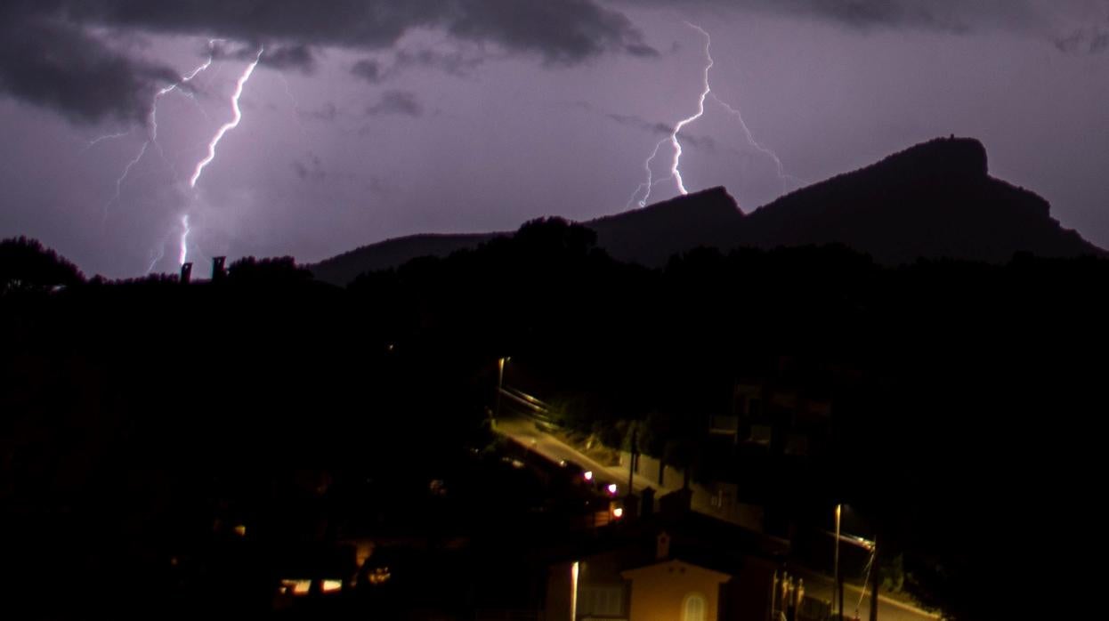 Tormenta eléctrica la pasada noche en Andraix (Mallorca)