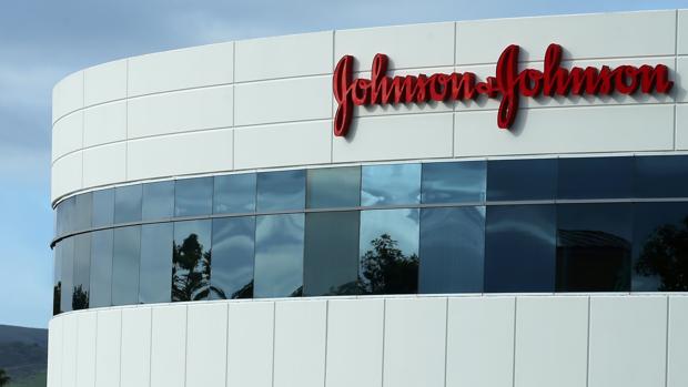 Johnson & Johnson empezará en julio a probar su vacuna contra el Covid-19 en personas