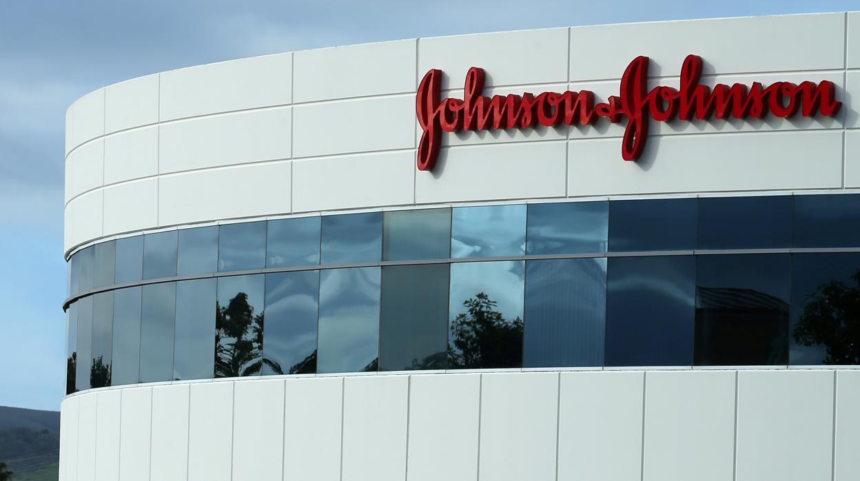 Johnson &amp; Johnson acelera el proceso y empezará a probar su vacuna contra el Covid en julio