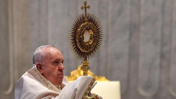 Papa Francisco: «La Eucaristía contiene anticuerpos de negatividad; Jesús puede inmunizarnos de la tristeza»