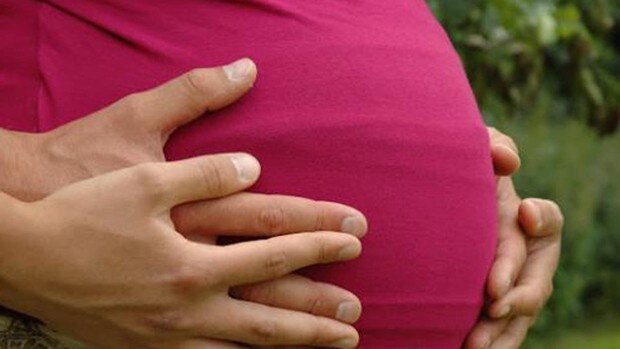 Una mujer embarazada de ocho meses corta el pene a su marido tras descubrir que tenía otra familia