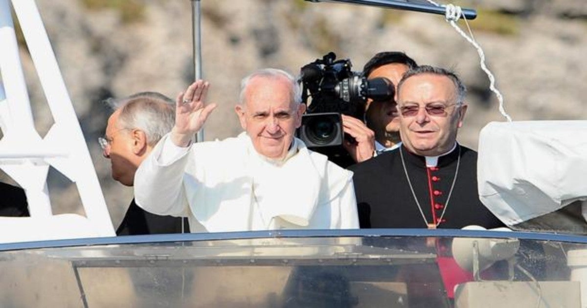 El Papa Francisco en 2013 en su visita a la isla de Lampedusa (Italia)